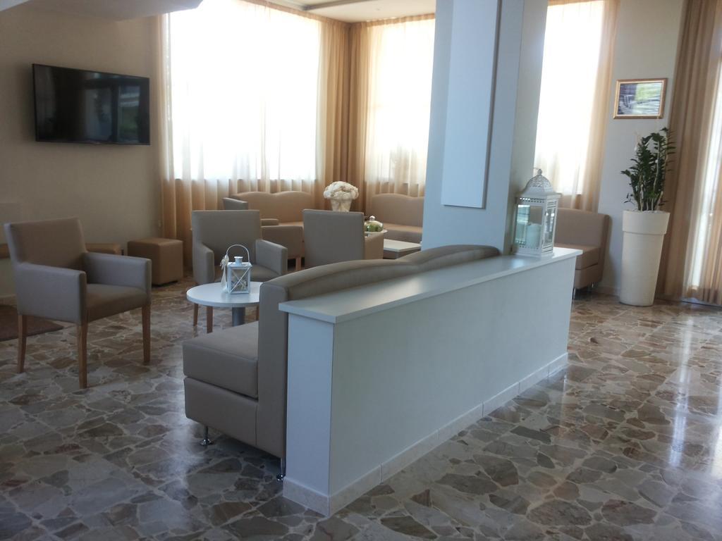Hotel Sorriso San Mauro Mare Buitenkant foto